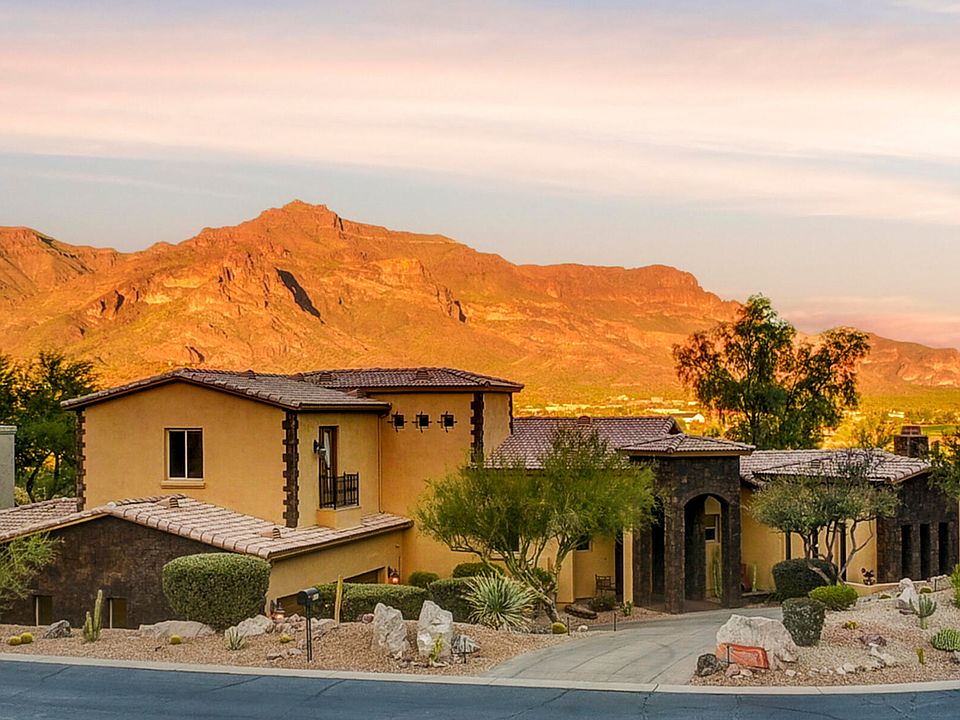 gold canyon home near mountain